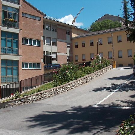 Casa Religiosa Di Ospitalita Nazareno Hotel Spoleto Bagian luar foto