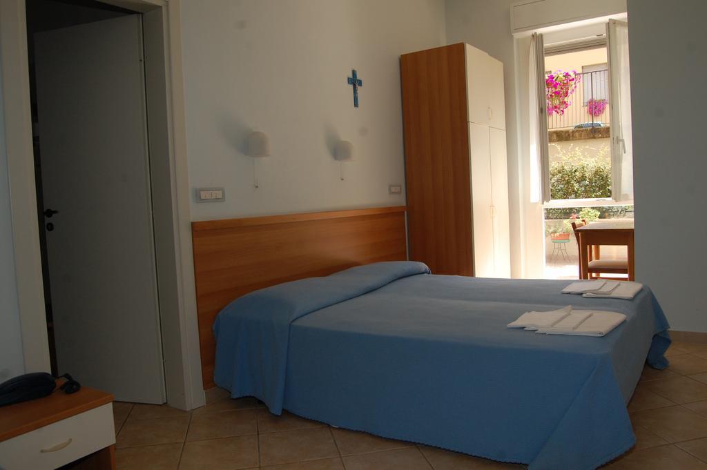 Casa Religiosa Di Ospitalita Nazareno Hotel Spoleto Bagian luar foto