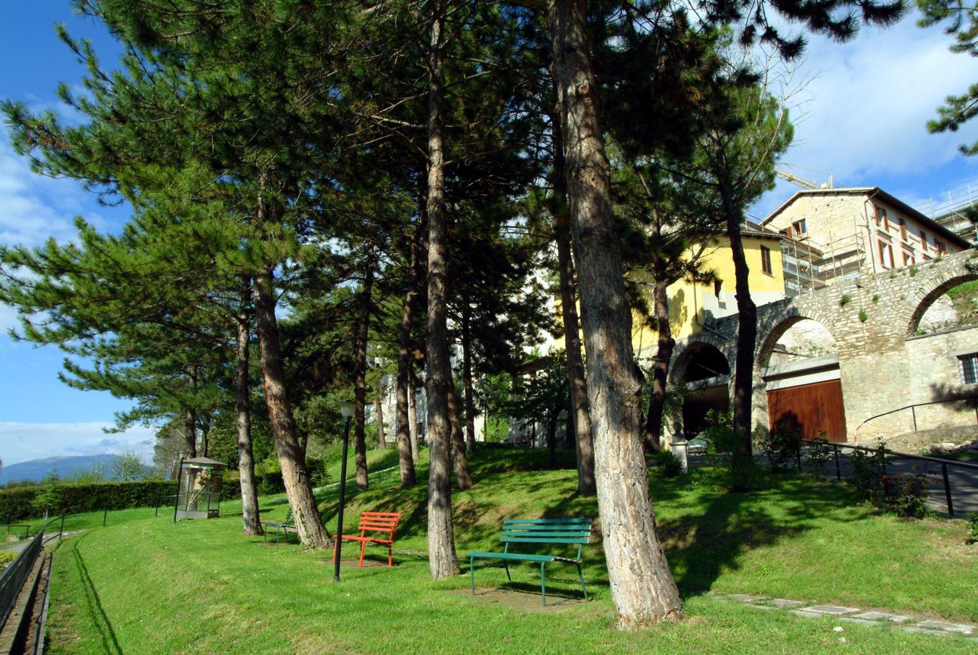 Casa Religiosa Di Ospitalita Nazareno Hotel Spoleto Bagian luar foto