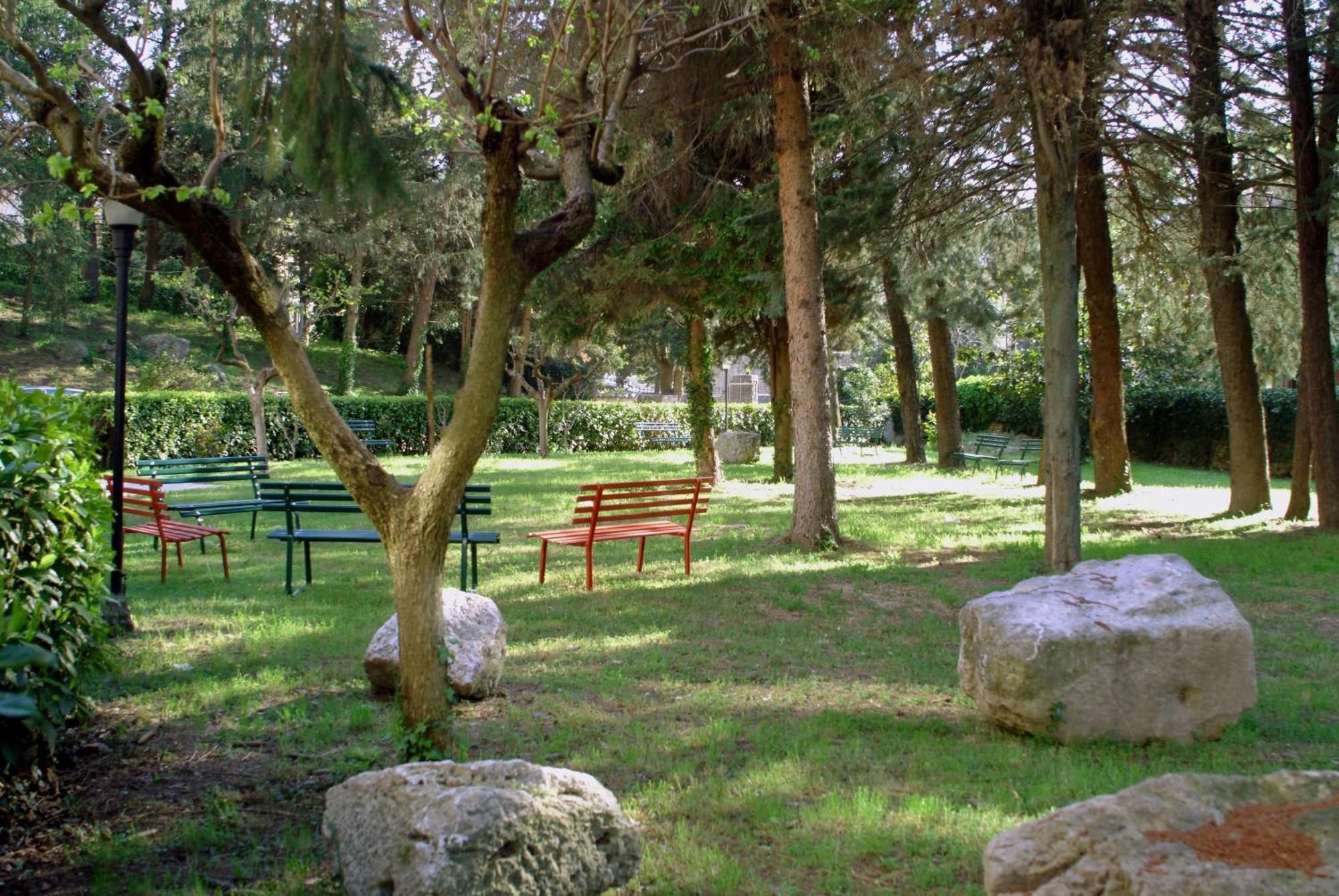 Casa Religiosa Di Ospitalita Nazareno Hotel Spoleto Bagian luar foto