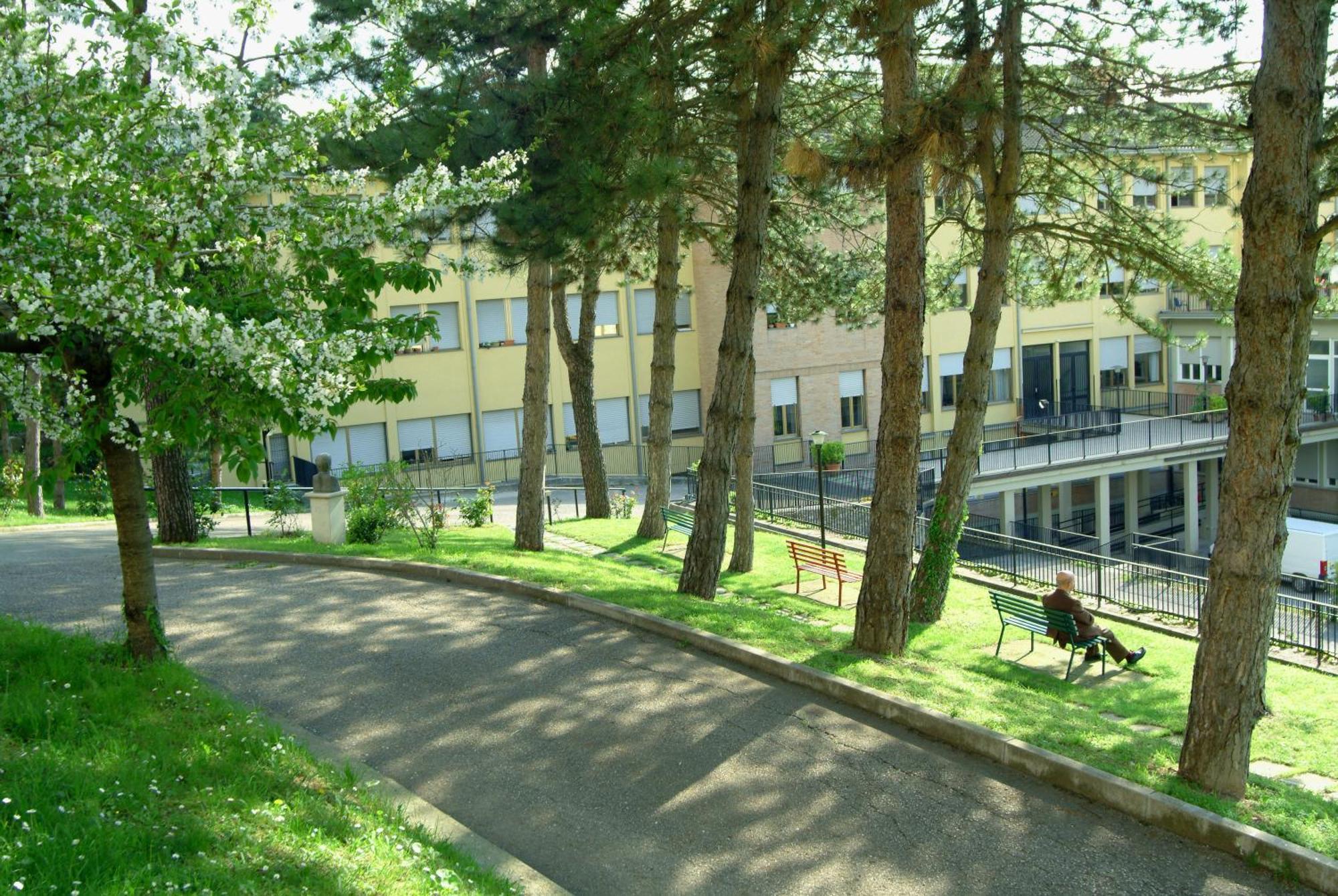 Casa Religiosa Di Ospitalita Nazareno Hotel Spoleto Bagian luar foto